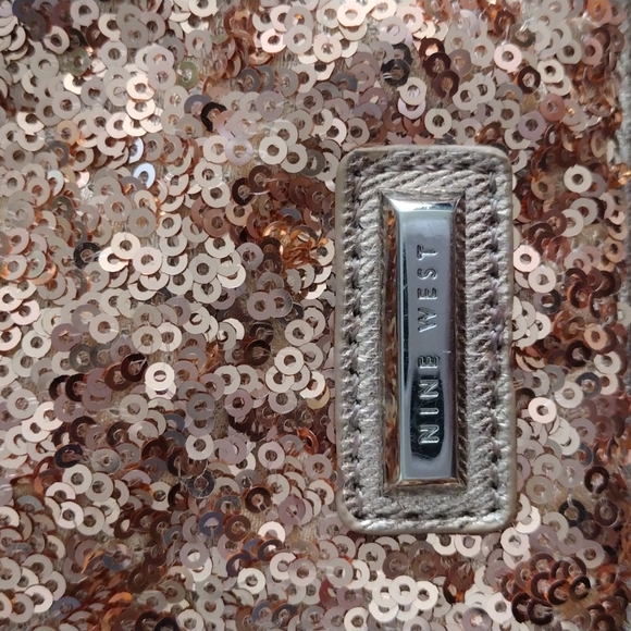 Rose gold wristlet - Picture 2 of 2